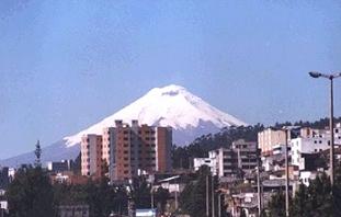 Cotopaxi volcano and Quito stadt
