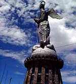 Monumento a la Virgen del Panecillo en Quito Ecuador