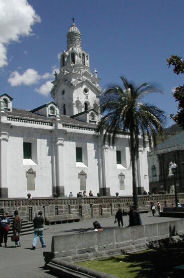Fassade von El Sagrario Kirche in Quito Ecuador