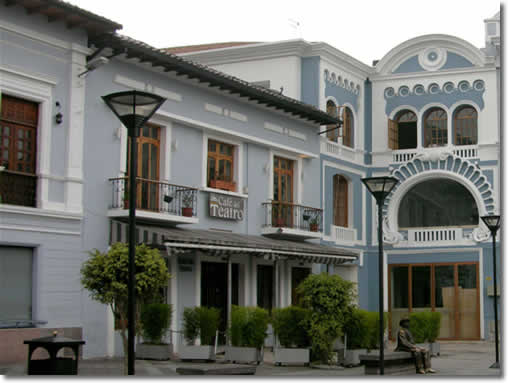 Hoteles en Quito, Hotel Plaza del Teatro fachada