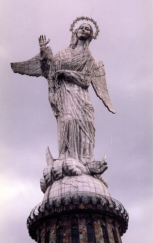 Virgen del Panecillo en Quito Ecuador